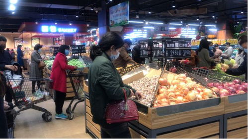 疫情下的大灣區(qū)小城 口罩成“通行證”，測溫入場成常態(tài)，日用商品供應(yīng)穩(wěn)物價平